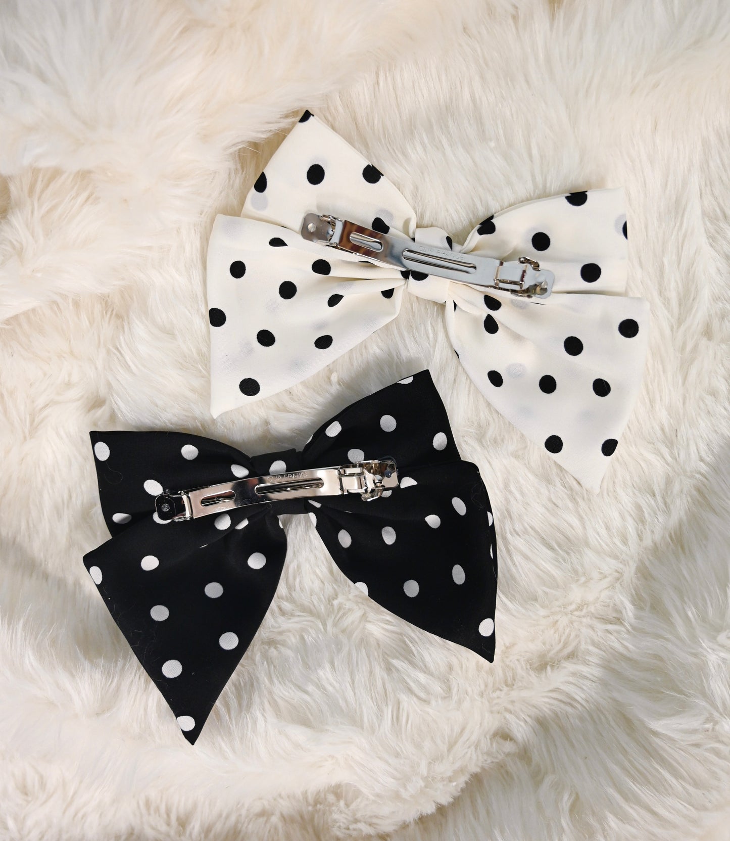 Polka dot oversized bow - white