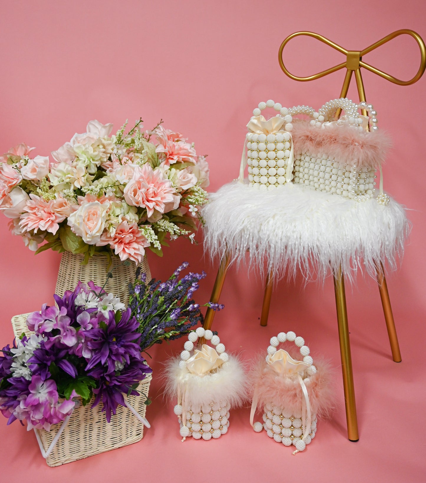 Pearl bag with pink feather