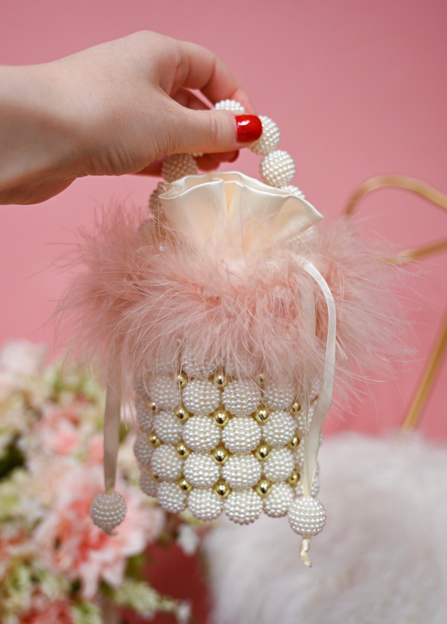 Pearl bag with pink feather