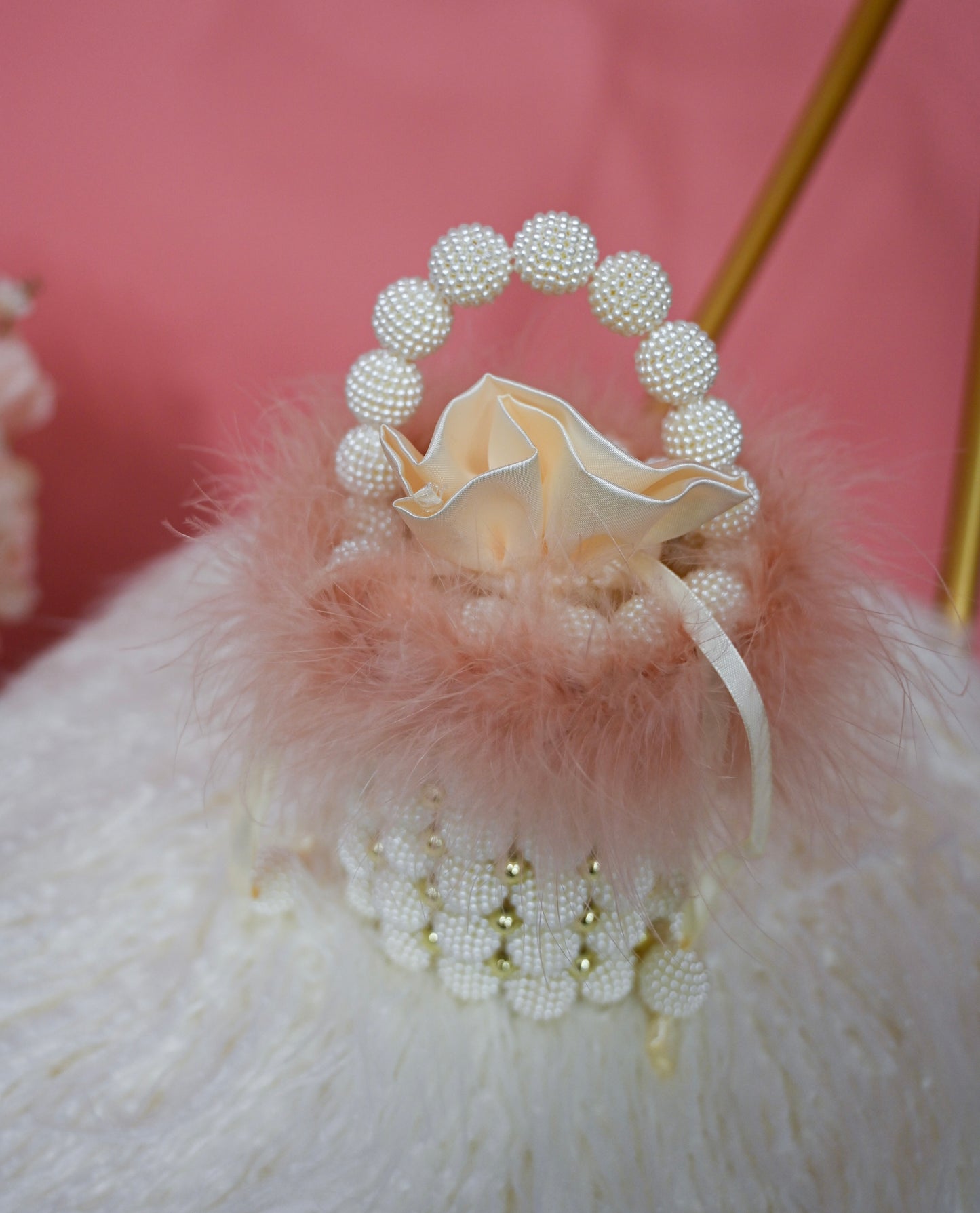 Pearl bag with pink feather