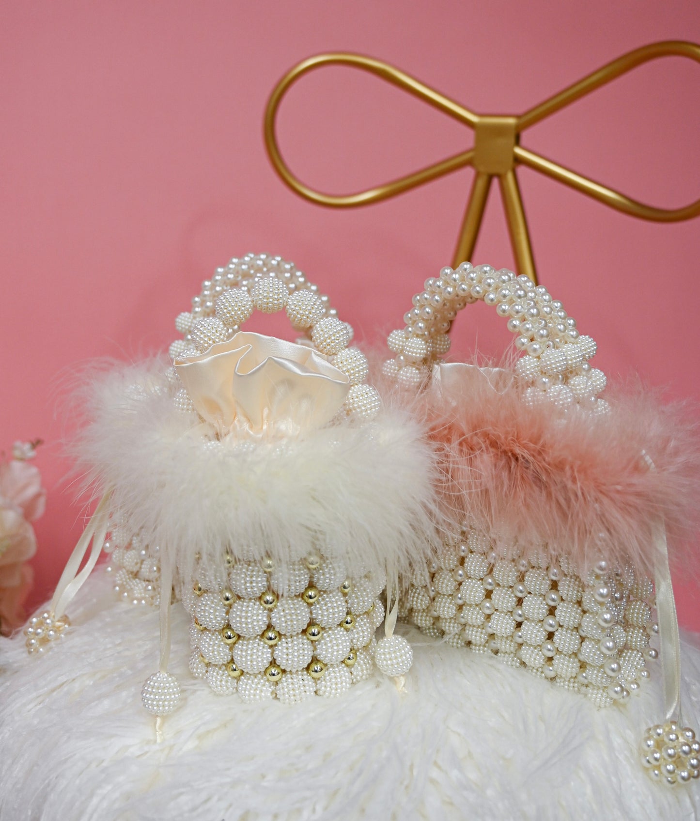 Pearl bag with pink feather