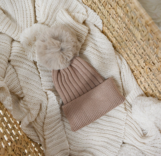 Pom pom hat - brown